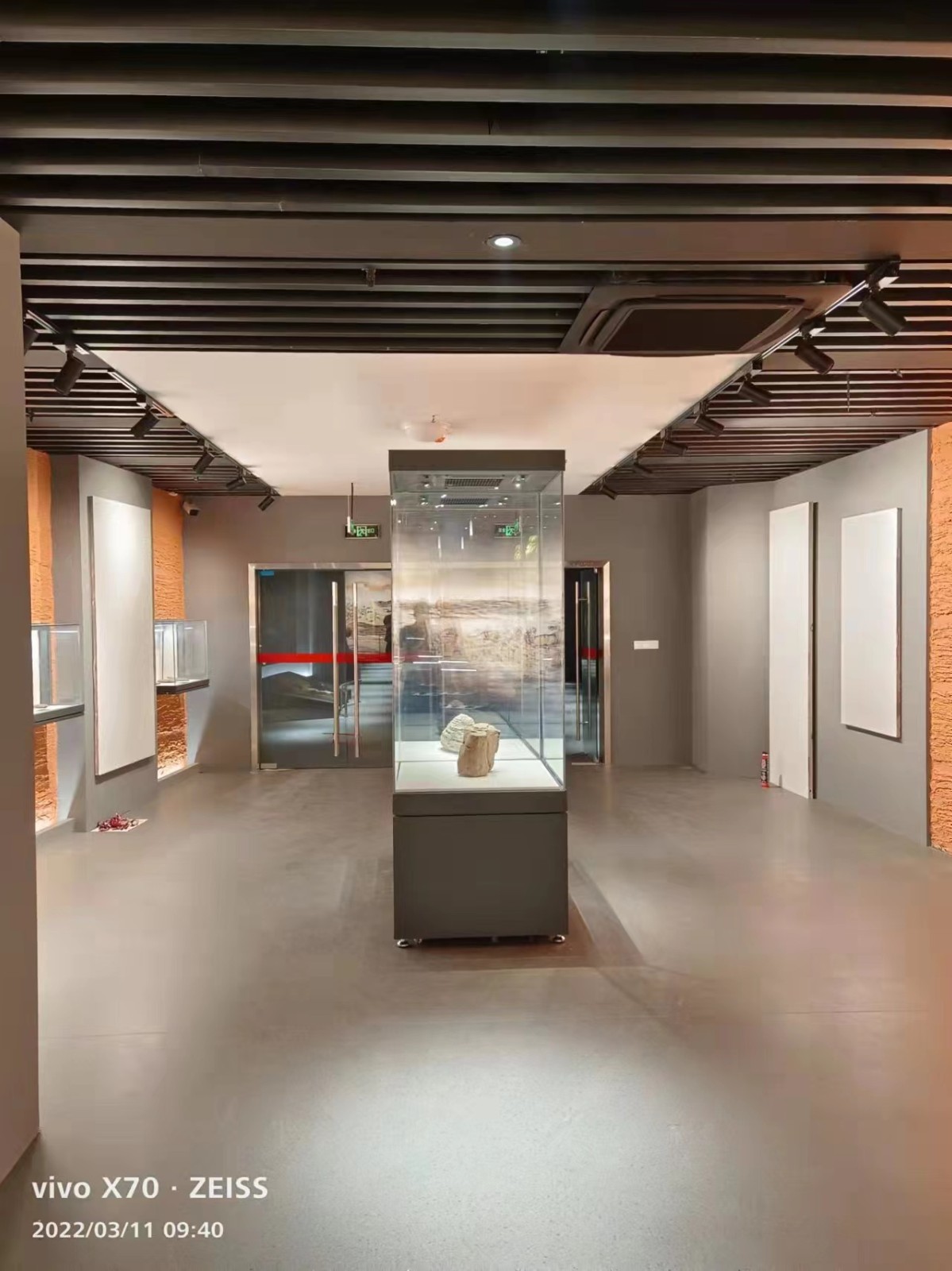西安设计制作博物馆展柜，坚持客户为先
