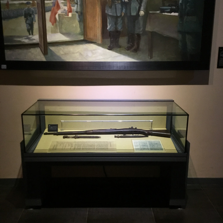 display cabinet 106.jpg