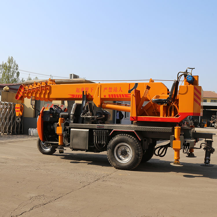 直销三轮工程专用吊车,河南三马子吊车,小型吊车价格