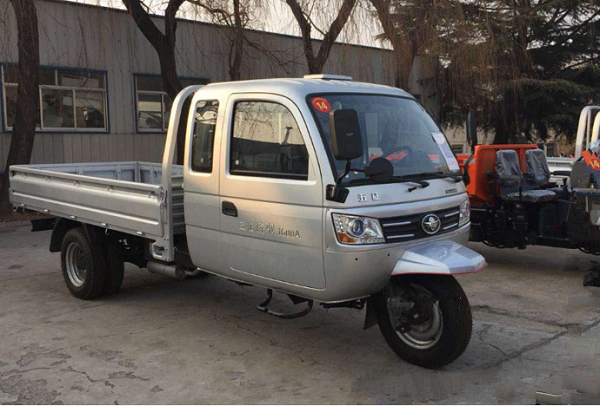 五征凌驭1600三轮车五征凌驭1600三轮车驾驶室