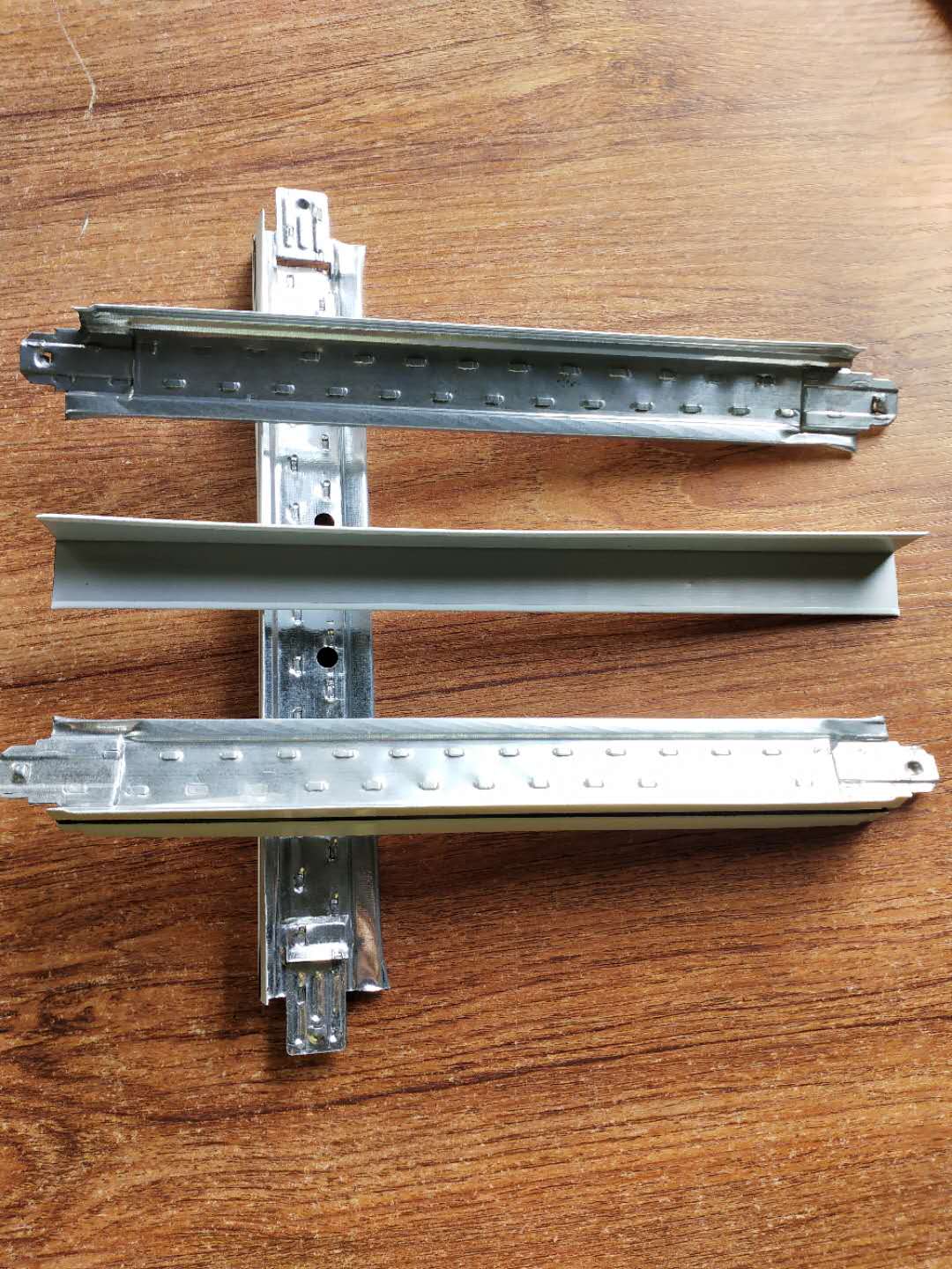 厂家直销国标30凹槽镀锌烤漆龙骨-烤漆工程龙骨吊顶