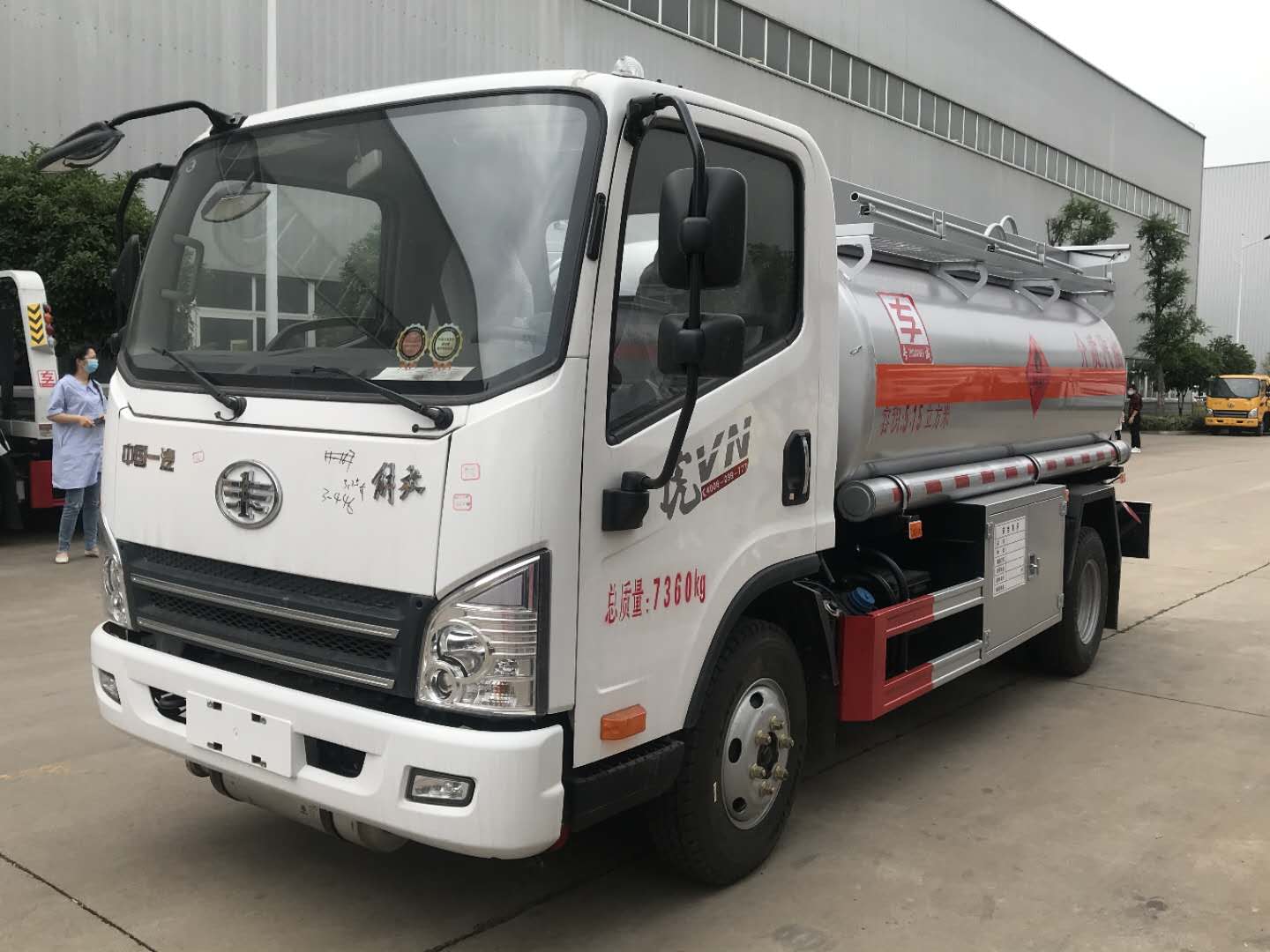 热销车型2吨5吨8吨10吨油罐车包上牌按揭分期全国送车