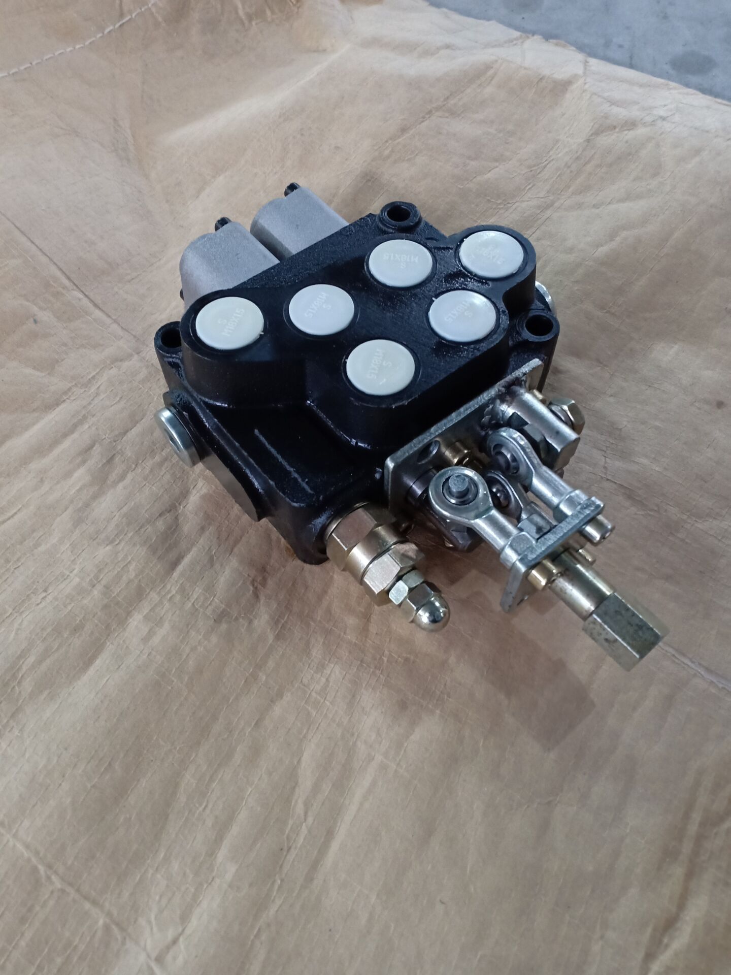 xzt-l12e-2ot-1-j-jbt一杆多控液压分配器收