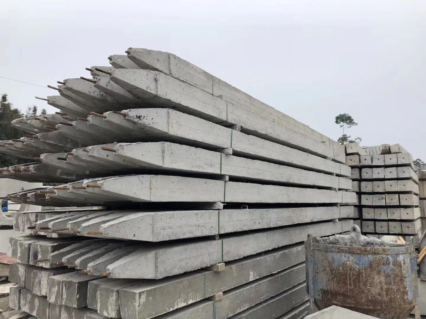 广东水泥方柱地基加固建材,预制钢筋混凝土方柱木柱