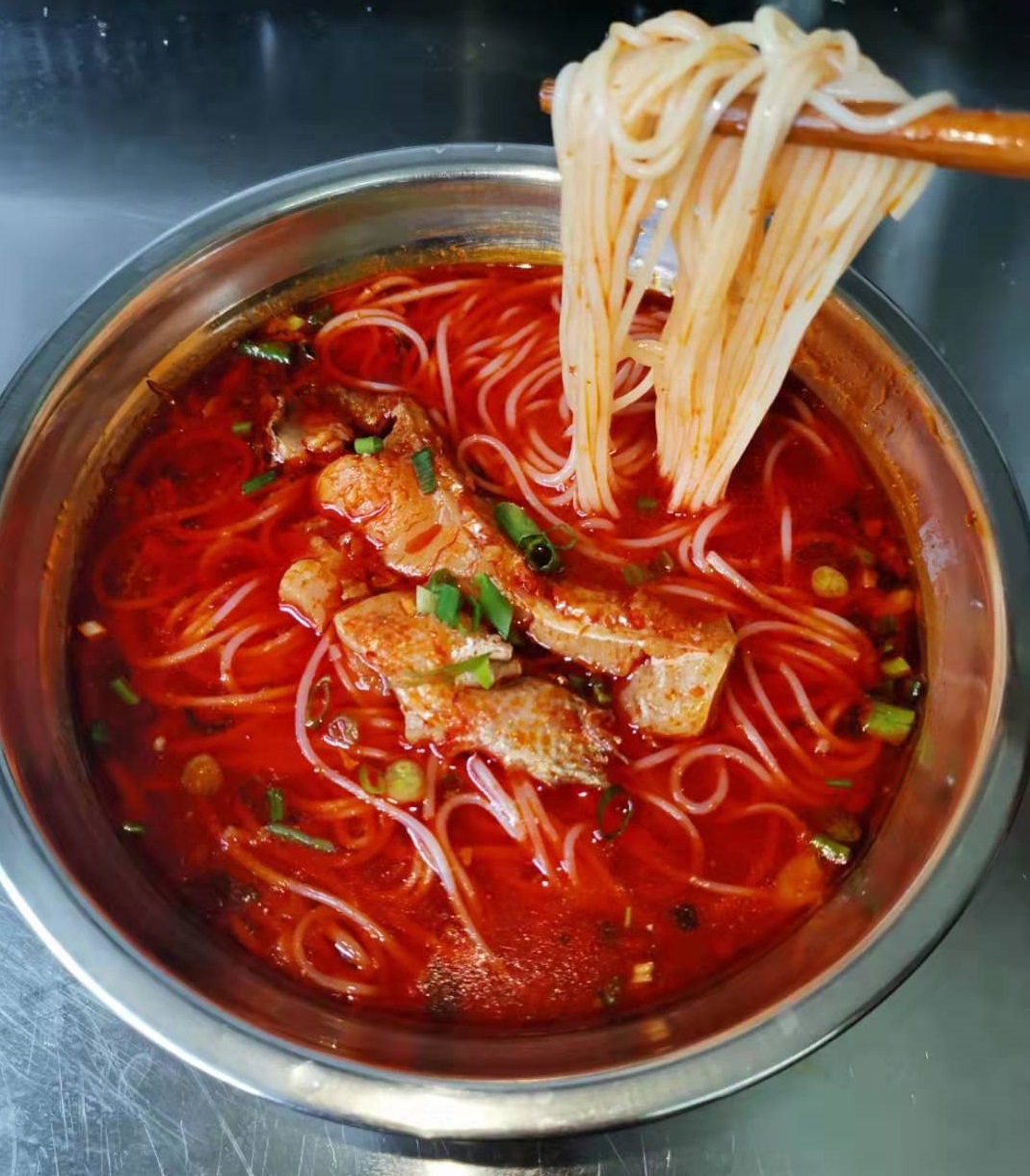 31_食为天教您如何熬高汤技术_湘南食为天餐饮特色小吃培训