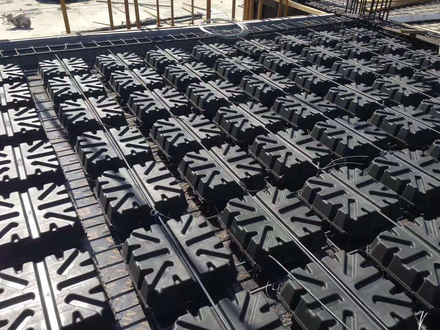 现浇空心楼盖薄壁箱体组合内模塑料模盒