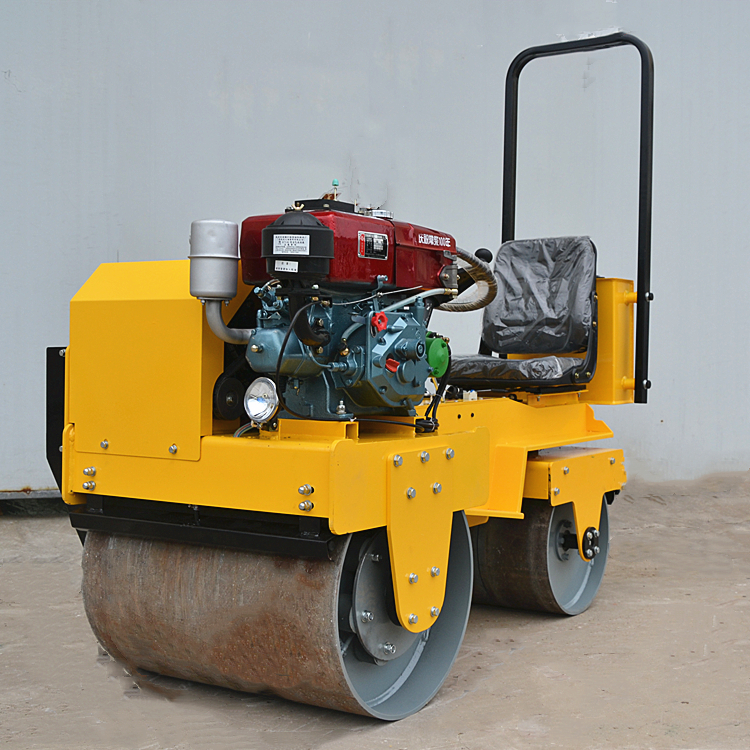 700小座驾柴油压路机自走振动草坪压实机路通压路机