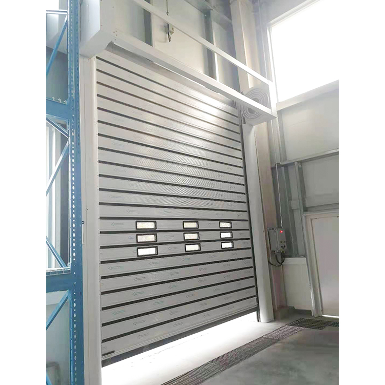 涡轮硬质快速门由若干40mm门板组成.门板两侧采用0.