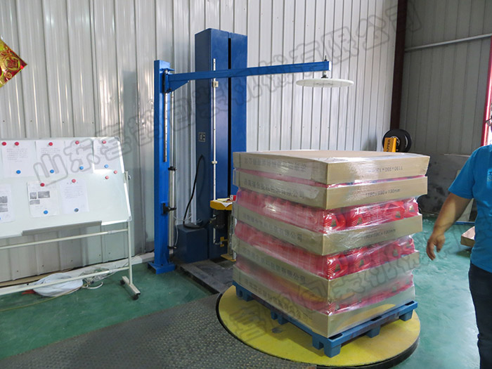 全自动塑料瓶托盘缠绕包装机包装紧凑运行稳定