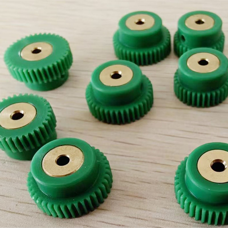 绿色含油尼龙齿轮加工.jpg