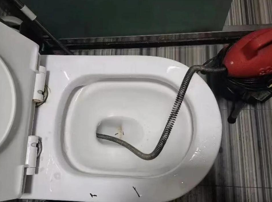 疏通机通马桶.jpg
