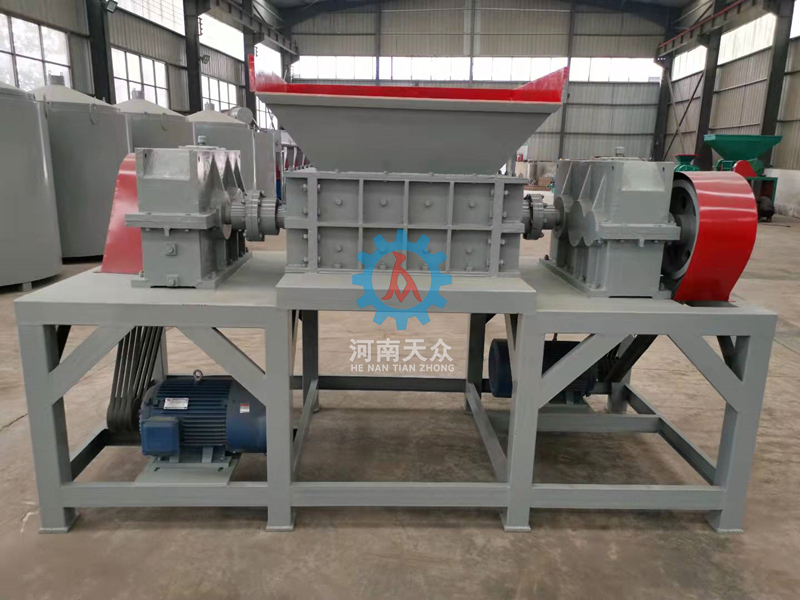 1000型大型双轴撕碎机 (1).jpg