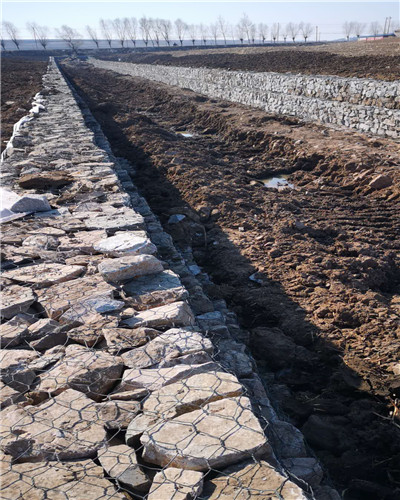 雷诺护垫坝面坝脚防护重力式格宾挡墙