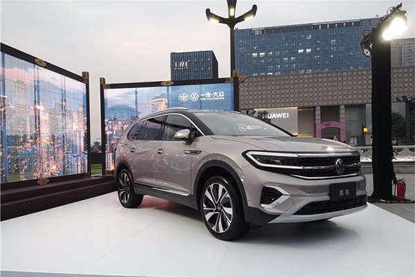 大众最大车型揽境上市起售价30万不到配v6发动机