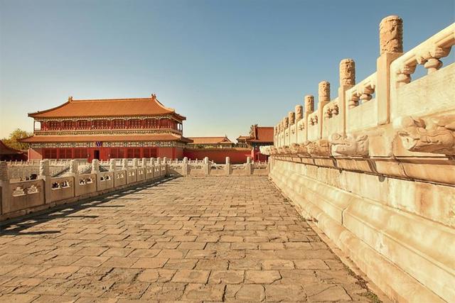 望柱望柱,也称栏杆柱,顾名思义就是眺望之柱,是我国古建筑中的栏杆柱