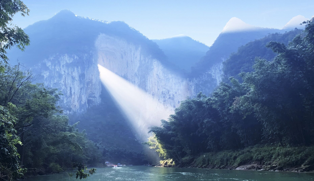 "五一"节期间购买全票入园游玩终身免门票 紫云格凸河景区推出优惠"大