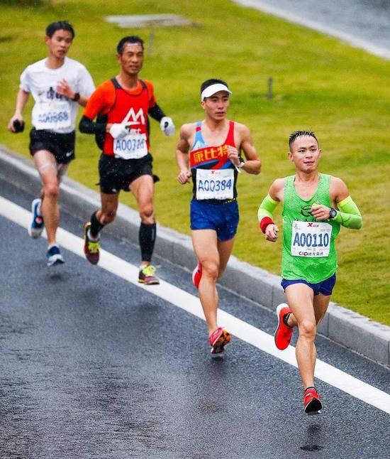 马拉松运动员大运动量后 不可忽视身体疲劳与恢复
