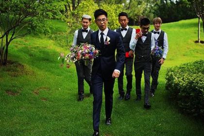 当新人说喜欢幽默型婚礼时,主持词这样设计更出彩