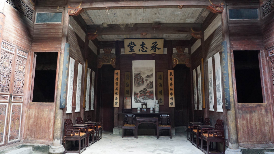 0512_这个村子四周封闭,进入需要付款,进去后令人吃惊_旅途中的家_百