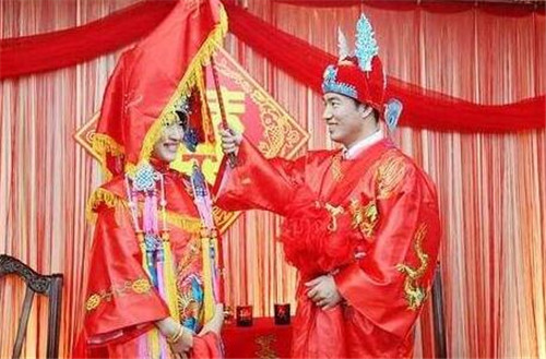 新娘子结婚盖红盖头视频 221de693bcca8b2305ca47ca0e3156ba.jpeg