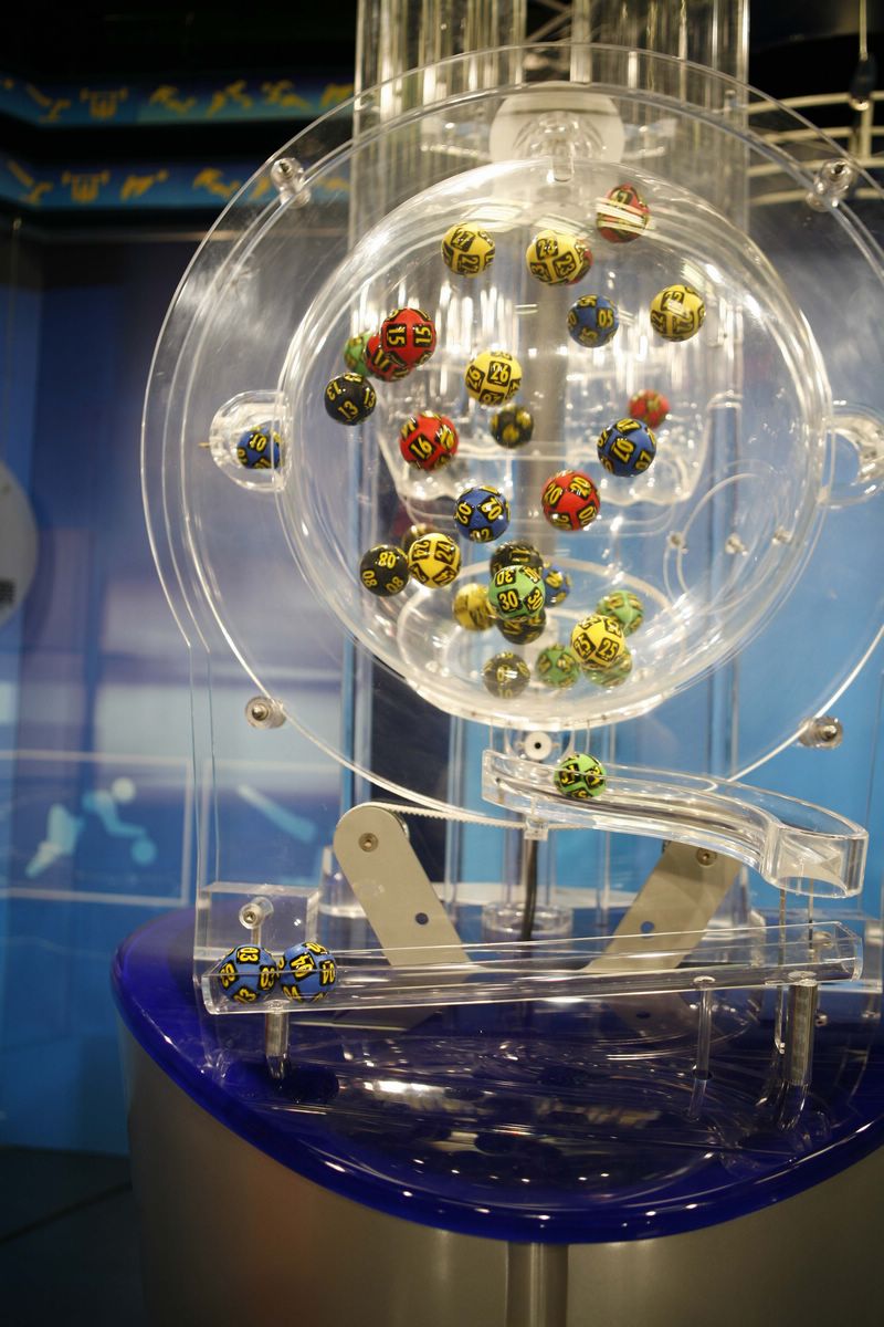 福彩双色球摇奖机厂家出售,价格公道,服务没话说啊!