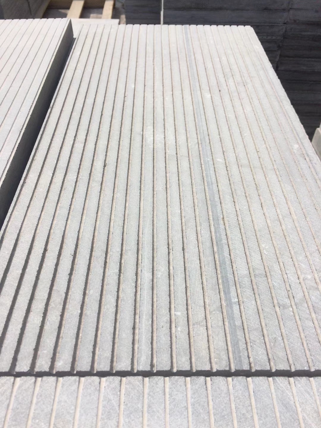 厂家直销青石拉丝板,青石机刨石,青石机刨纹板材