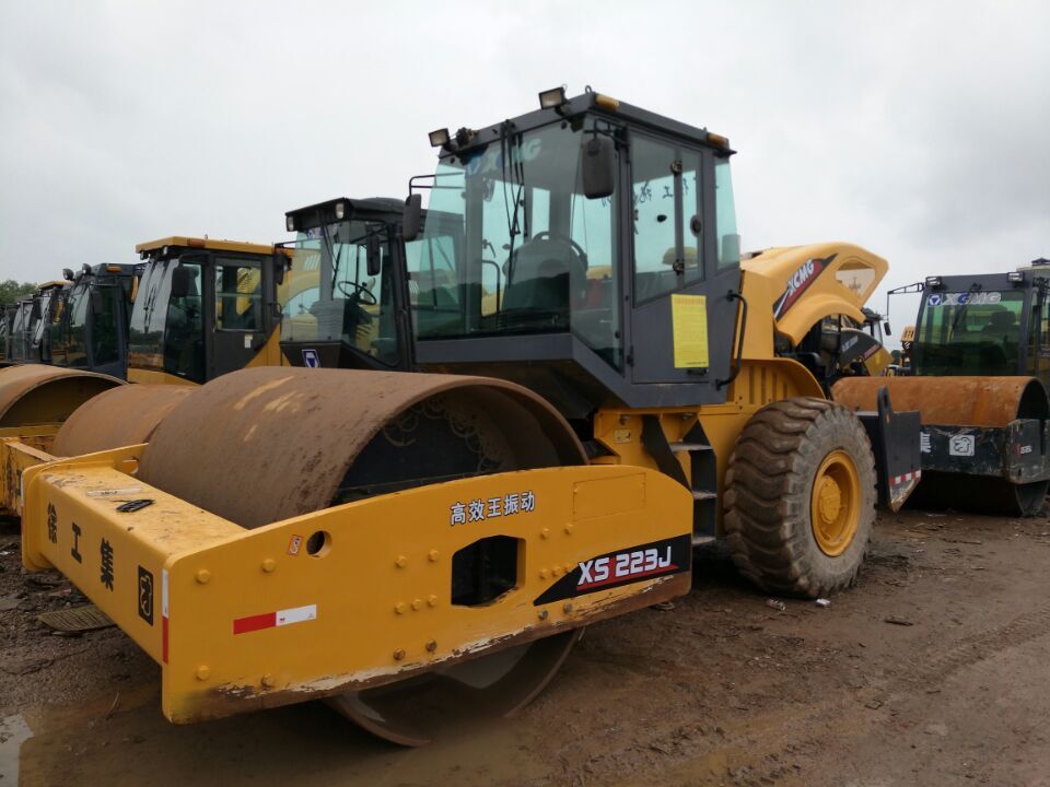 工程机械市场,二手徐工20-22-26吨震动压路机