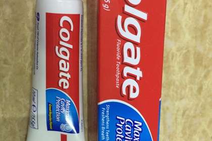 22,外贸75g英文版高露洁牙膏批发,兰绿两色可选