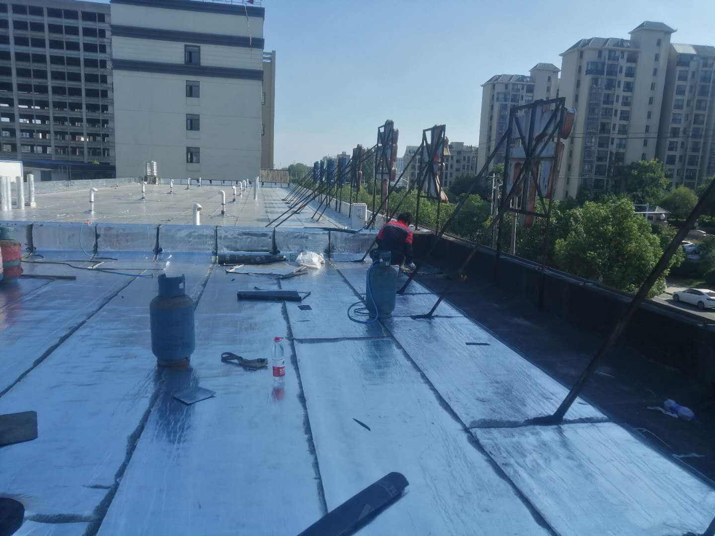 哈尔滨屋顶漏水维修上门服务，只给您省心的服务