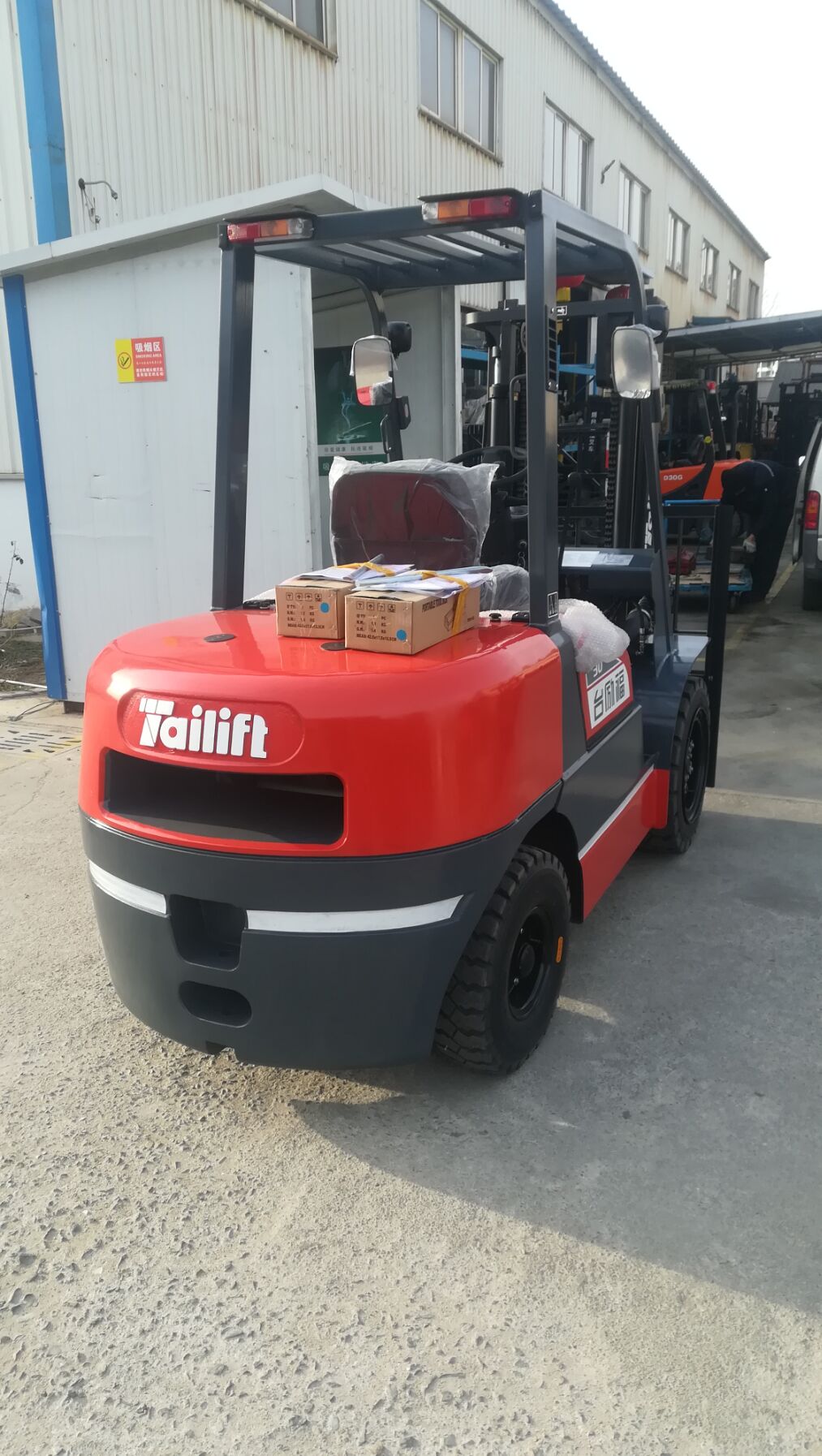 栖霞苏家店丰田台励福电动叉车18吨苹果冷库专用升高45米