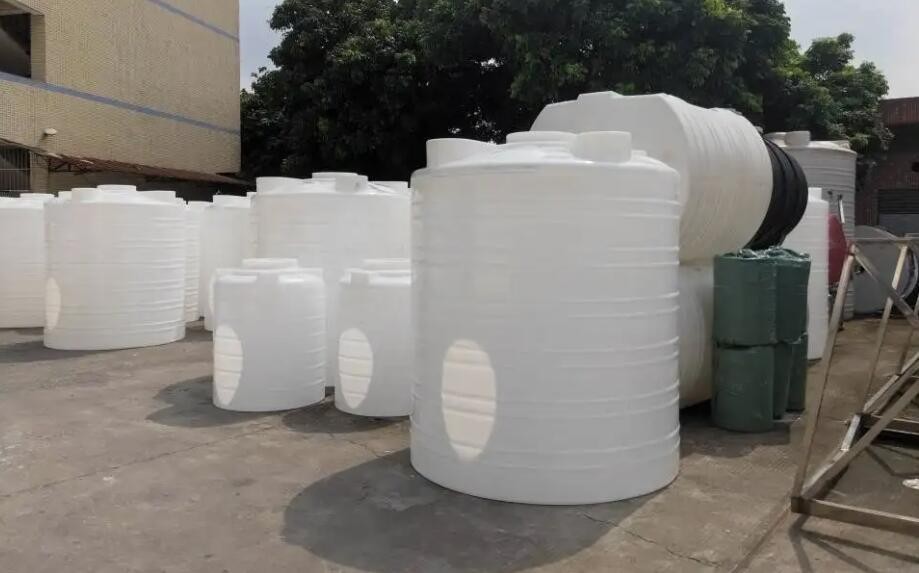 重慶抗旱30噸塑料水塔，根據用戶的要求選配