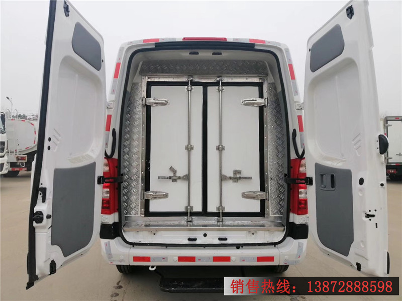 福田图雅诺面包冷藏车7.jpg
