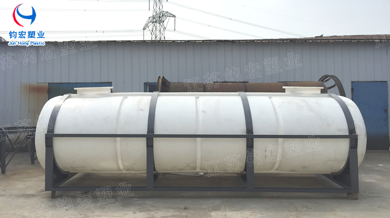 10吨化工储运罐,卧式储罐规格,塑料储罐定制属于轻型抛货,运输采用