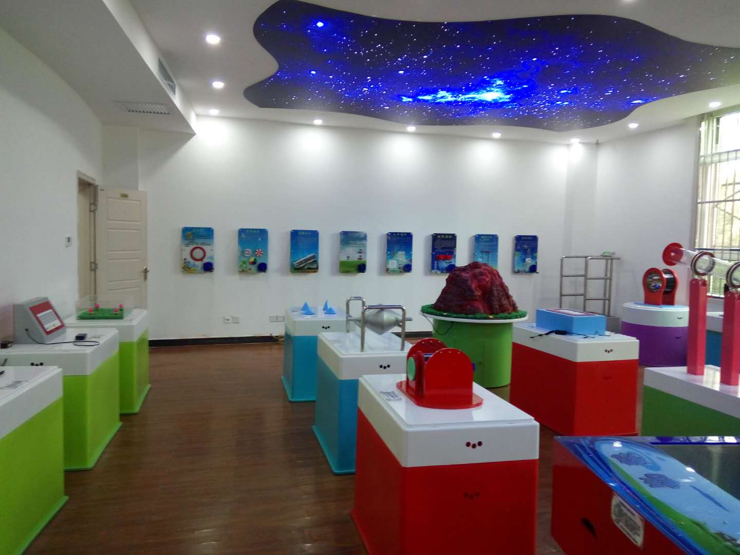 供應sdjy校園科技館儀器小學科技館科普展品