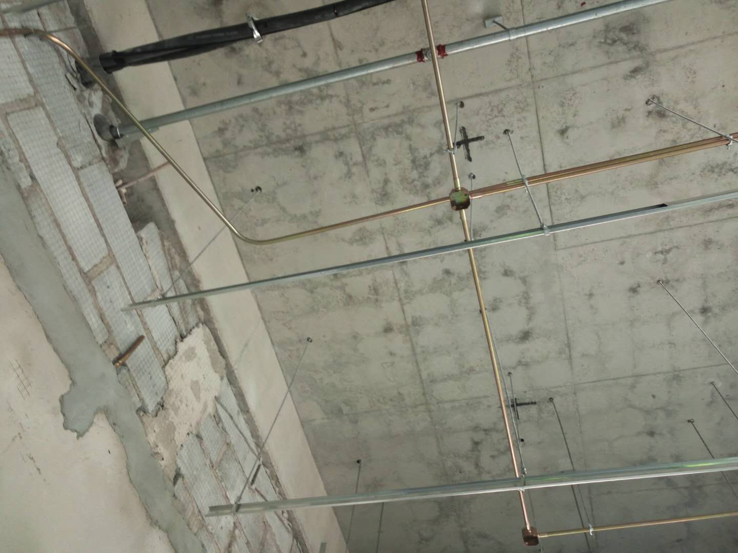 专业桥架安装,切墙,kbg