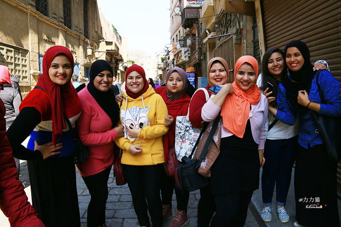 埃及街拍别样风情的头巾美女