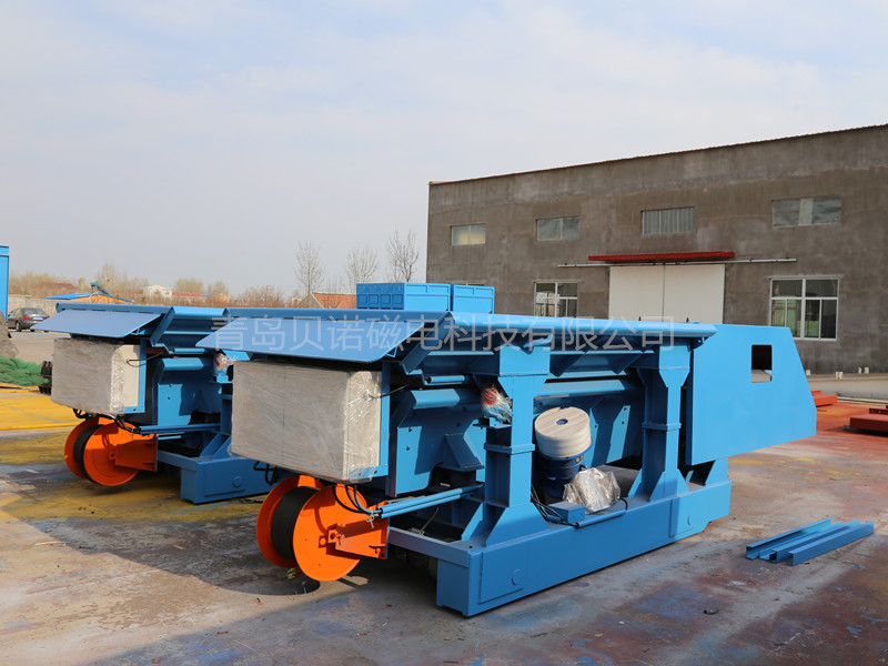 电炉加料车厂家现货供应4吨中频电炉振动加料车