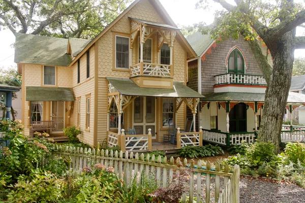 它的作用是同时衰减可见光的各种成分.