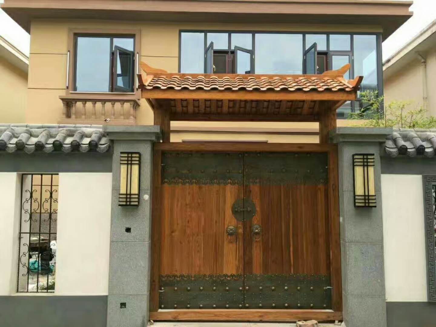 厂家直销松木老榆木别墅庭院寺庙实木大门老木进户门