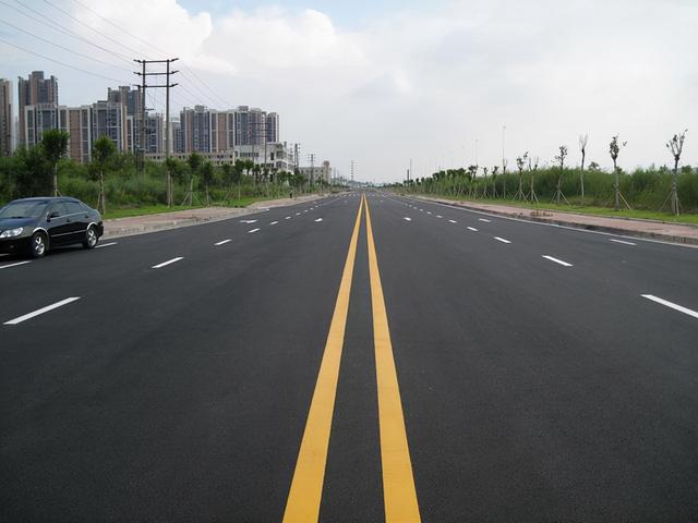 黃實(shí)線-南京道路劃線18951744567（1.jpg