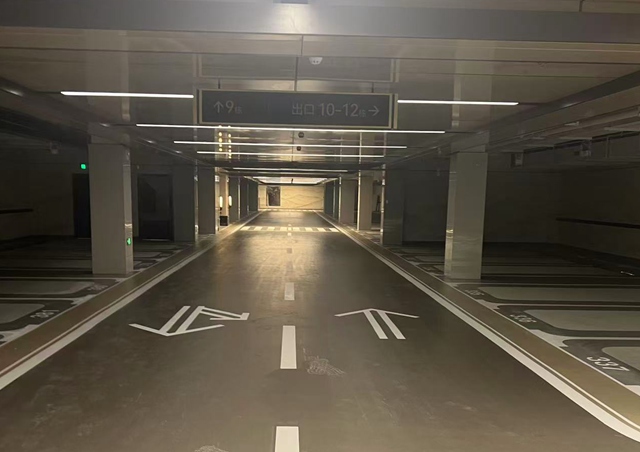 紫星堂地下車(chē)庫(kù)劃線18951744567（.jpg