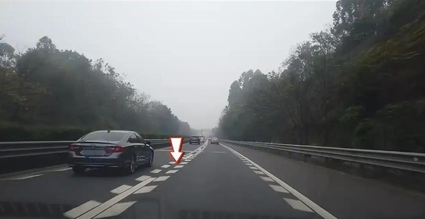 高速公路標(biāo)線-18951744567（4）.jpg