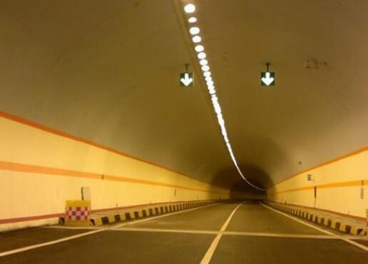 南寧西鄉塘隧道膩子粉噴涂施工，質量責任可追溯