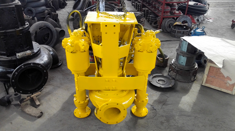 装在挖机头上的液压排沙泵