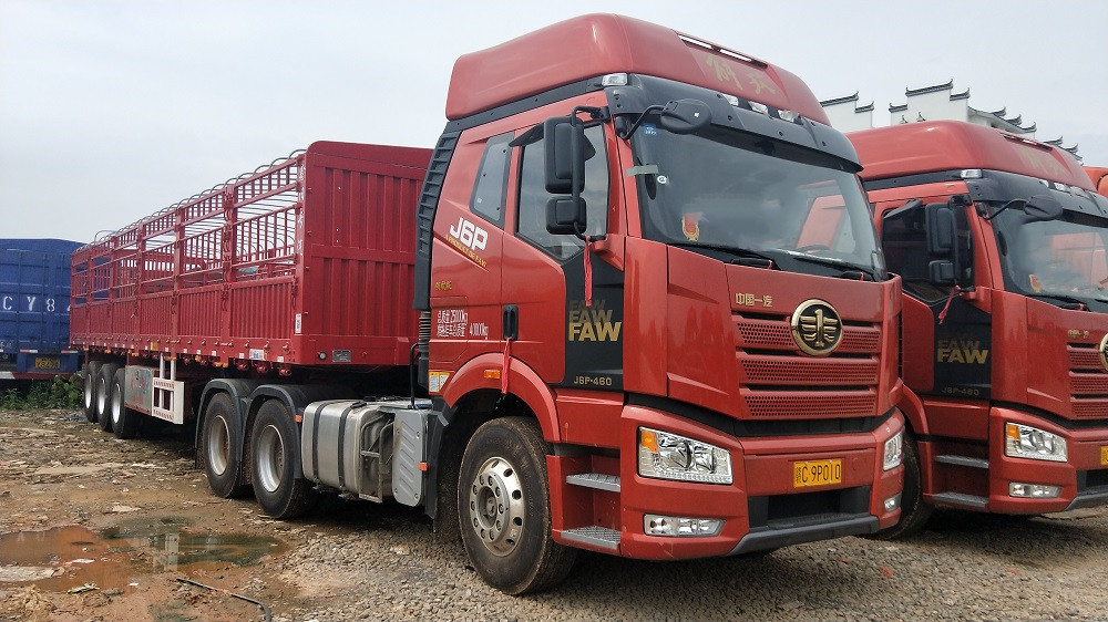 解放j6p牵引车13米高低板仓栏车