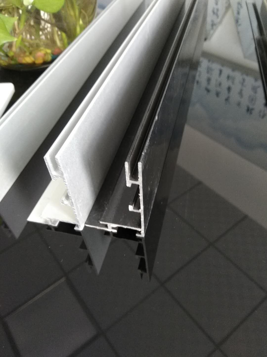 软膜灯箱天花边条安装图(软膜灯箱天花边条安装图片)