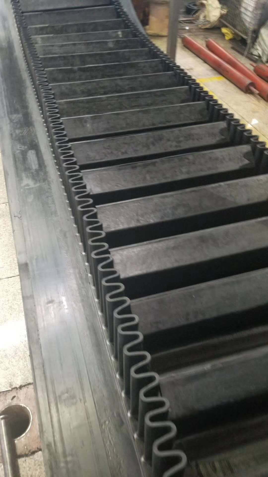 玉林波纹挡边输送带使用寿命长