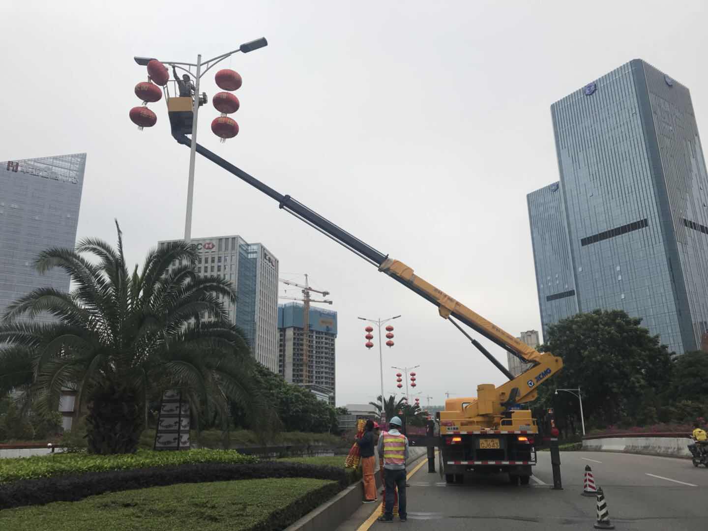 广东珠海香洲区域出租修剪树枝车路灯车登高车急用