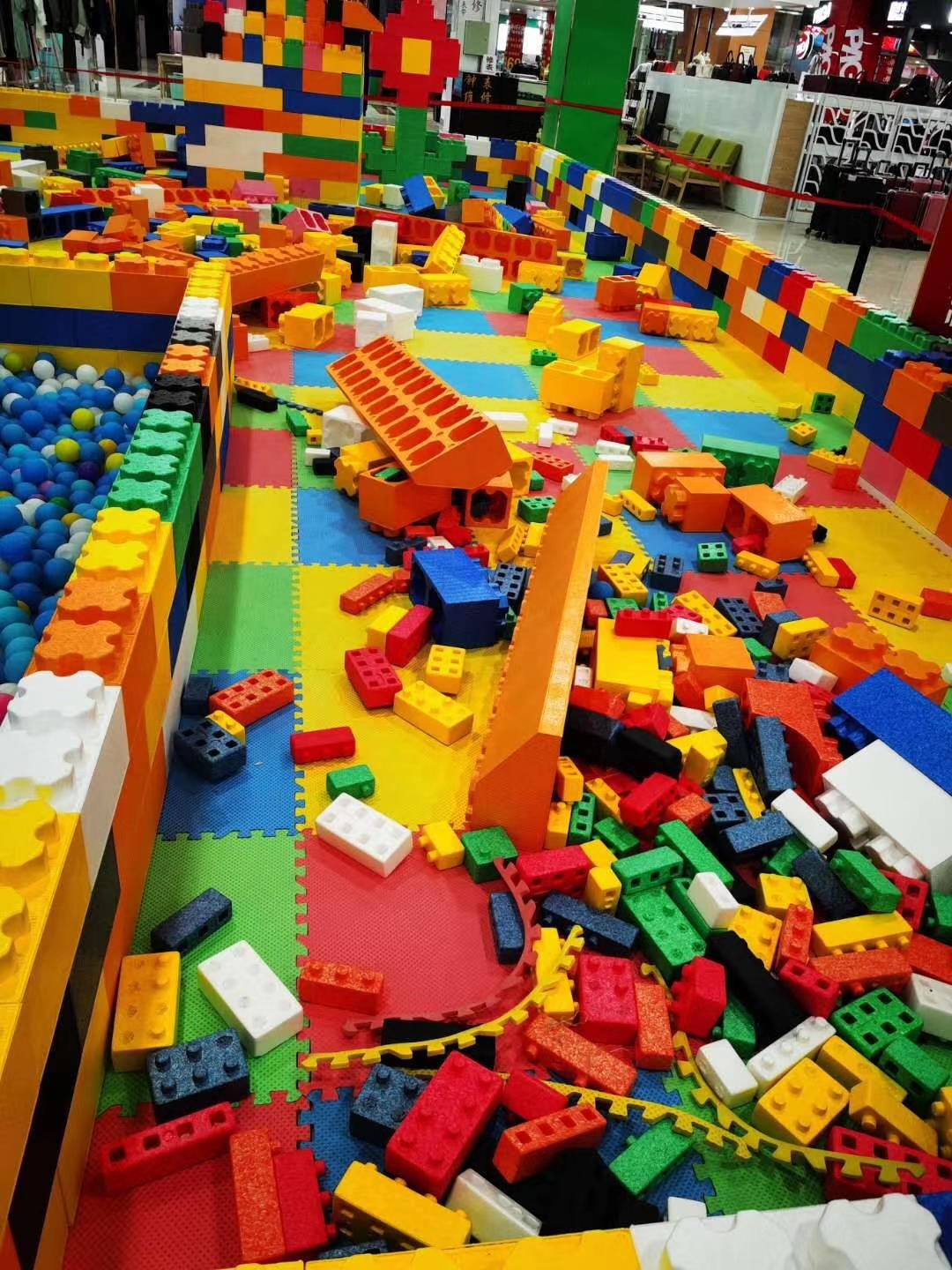 巨型积木乐园出售积木王国厂家目前大量现货出租