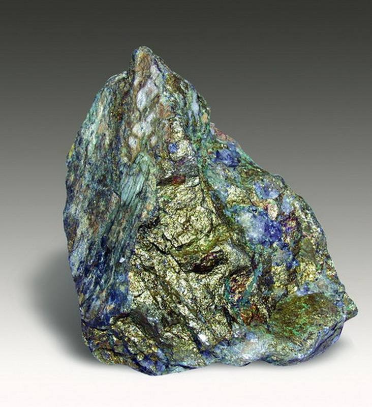 铜矿种类 1,斑岩型铜矿 斑岩型铜矿(斑铜矿)探明储量居首位,约占全国